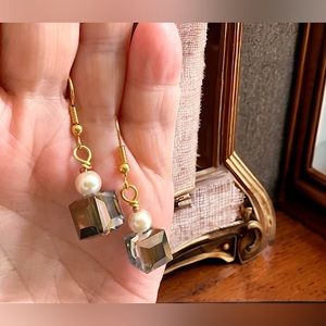 Crystal cubed pearl earrings,gold  pearl drop earrings,classic pearl earrings